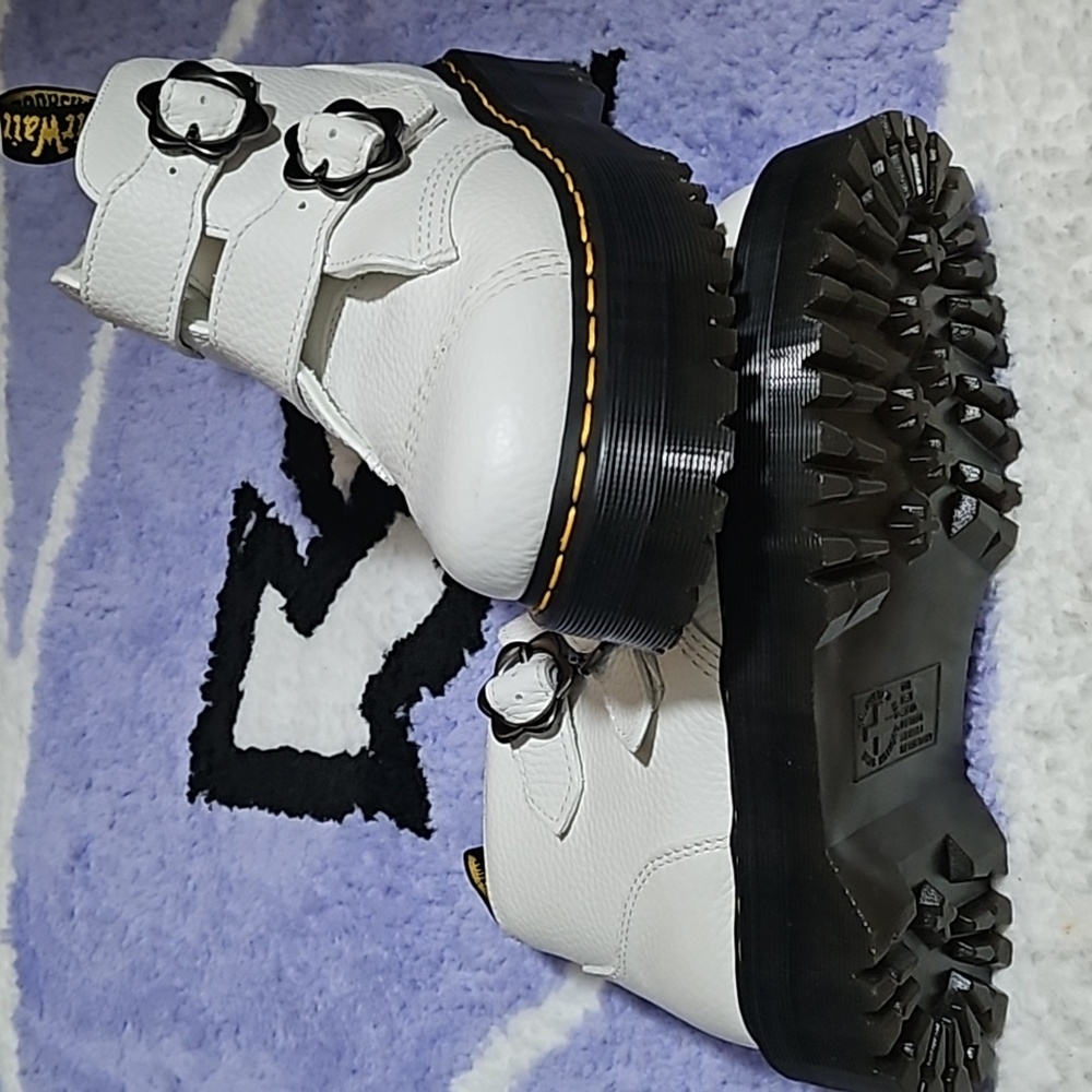 Doc Martens Devon Flower Milled Nappa Leather White Women's 8 - Picture 2 of 6